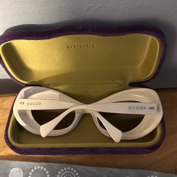 Gucci oval shape women sunglasses - Picture 4 of 5